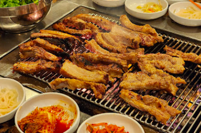 Soot Bull Jeep signature dishes Beef Short Ribs
Pork Baby Back Ribs
Beef Jumulleok